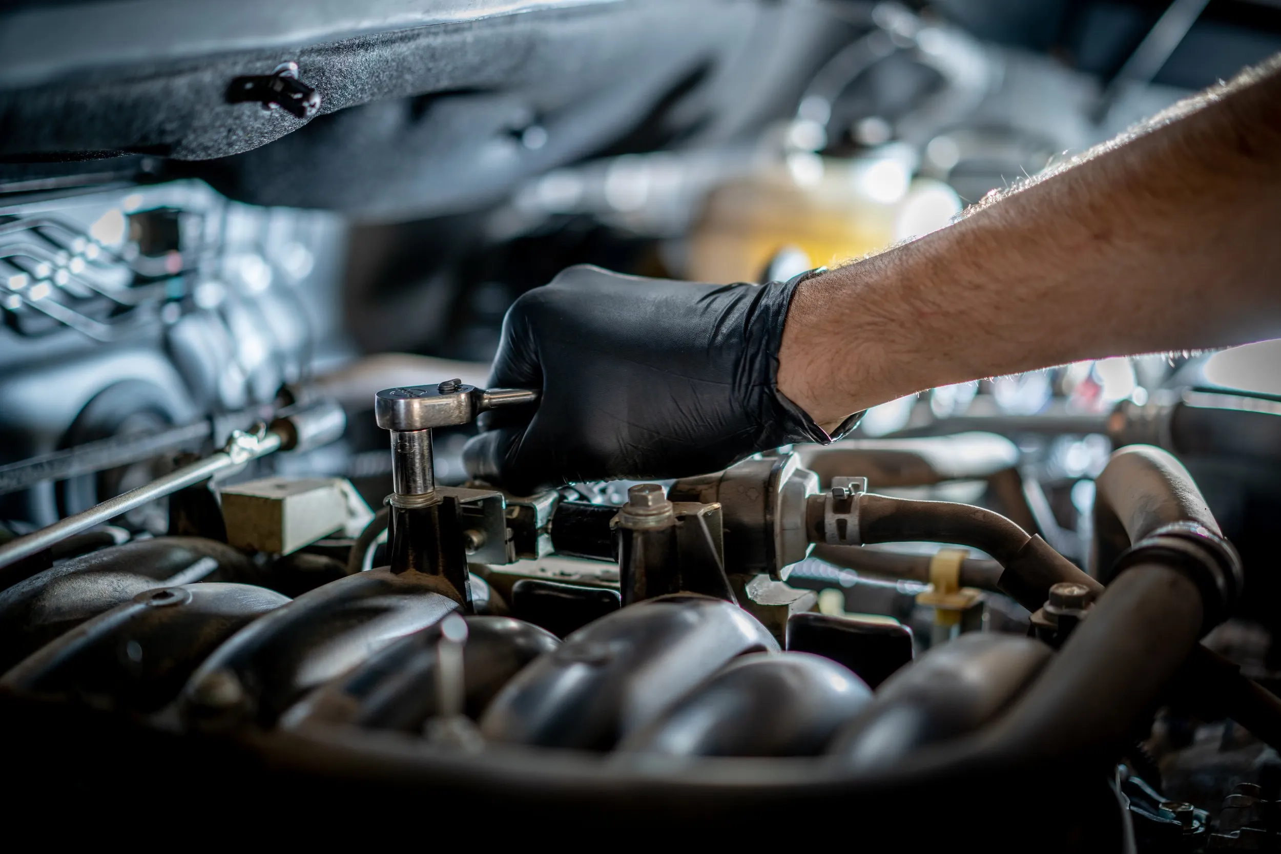 Emergency car repair and mobile roadside mechanical support in Dubai