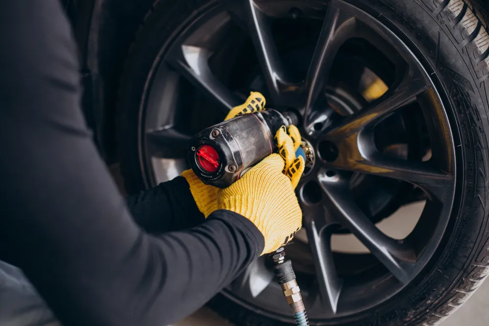 Mobile tyre replacement and roadside tyre assistance in Dubai
